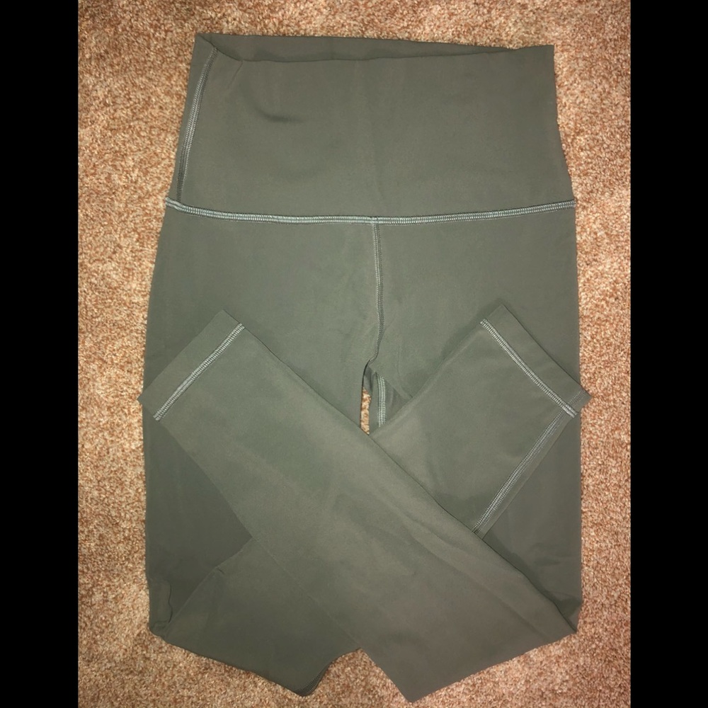 NWOT Lululemon Grey Sage Align Pants 25”